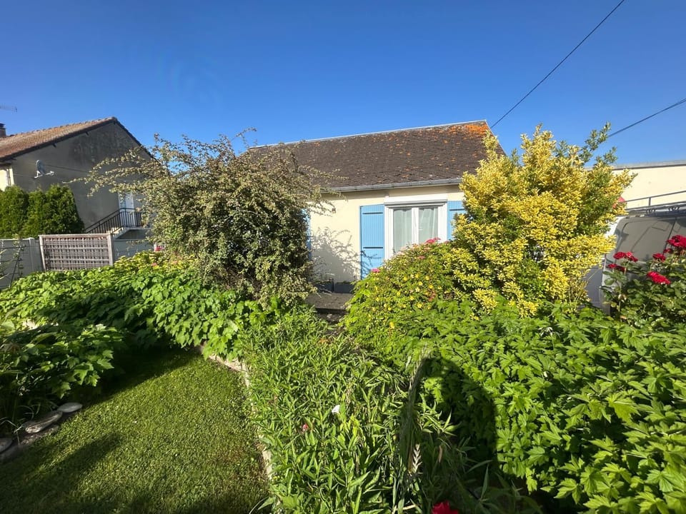 Property building, Garden, Quiet street view