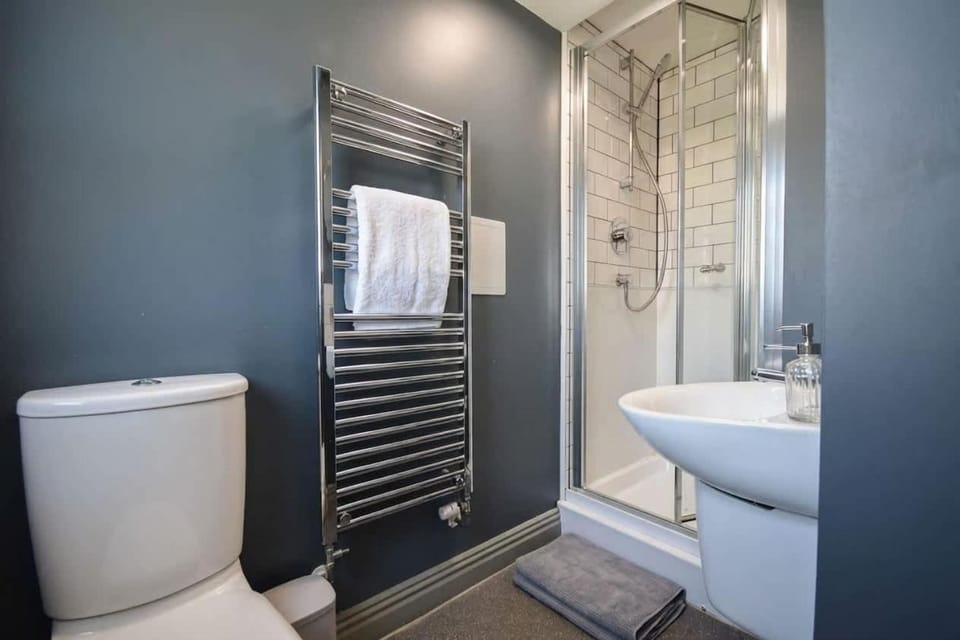 Budget 8 Bedroom Modern Apartment in Headingley Apartment in Leeds
