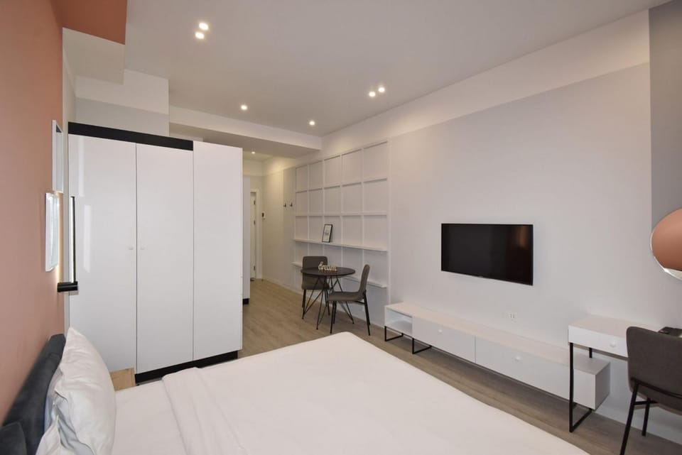 Communal lounge/ TV room, Bed, TV and multimedia, Living room, Bedroom