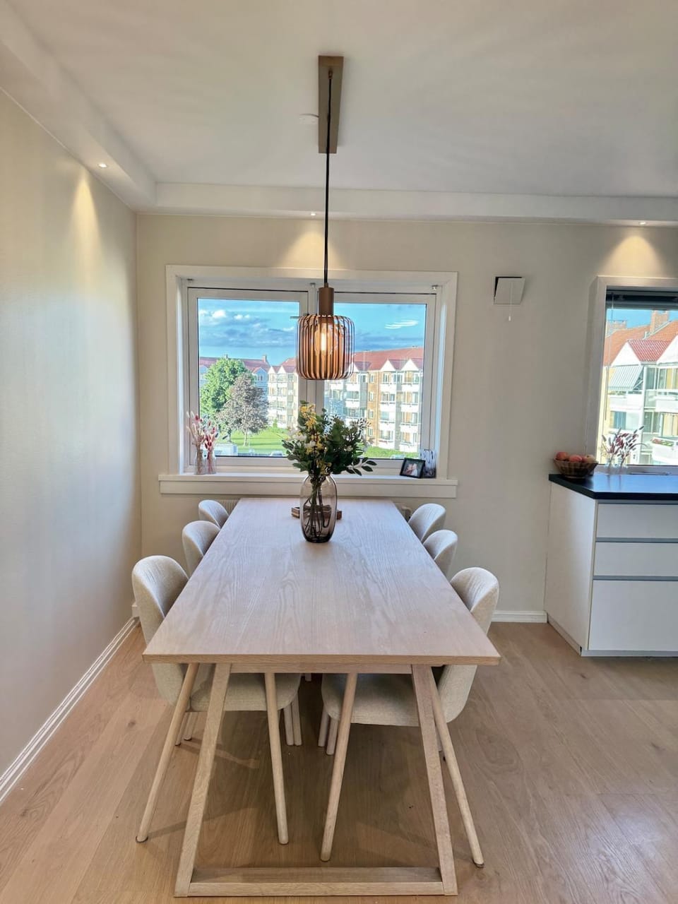 Bright and pretty penthouse with sunny balcony Apartment in Oslo
