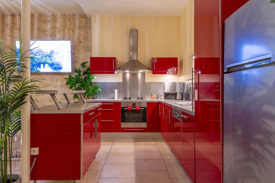 Kitchen or kitchenette, oven, stove