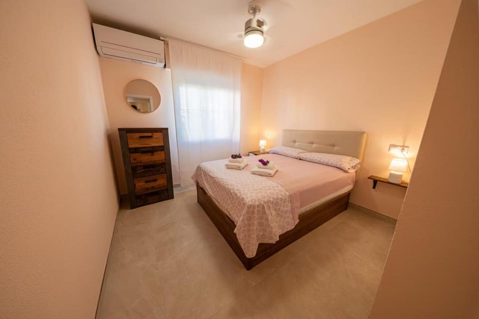 Photo of the whole room, Bedroom, towels, air conditioner