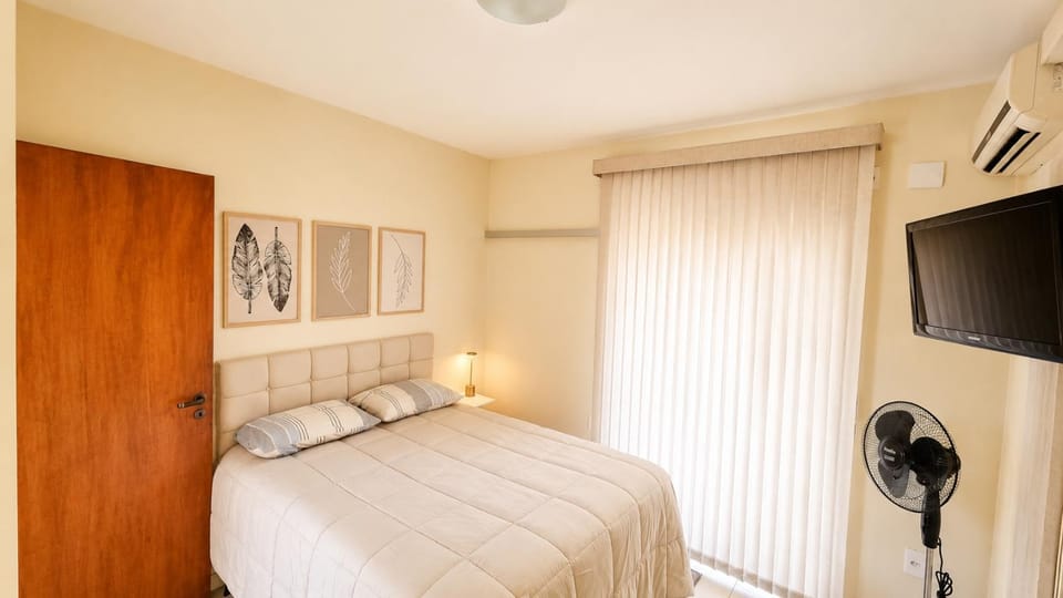Bed, TV and multimedia, Photo of the whole room, Bedroom, air conditioner