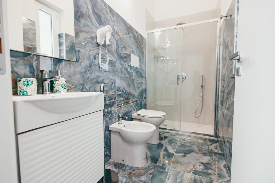 Shower, Bathroom, Bath, towels