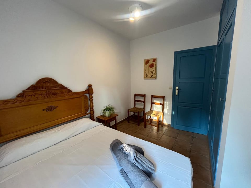 Bed, Photo of the whole room, Bedroom, wardrobe