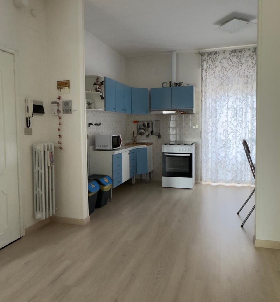 Kitchen or kitchenette, oven, stove