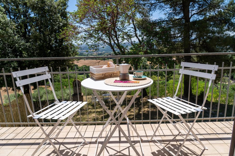 View (from property/room), Balcony/Terrace, Dining area, Garden view
