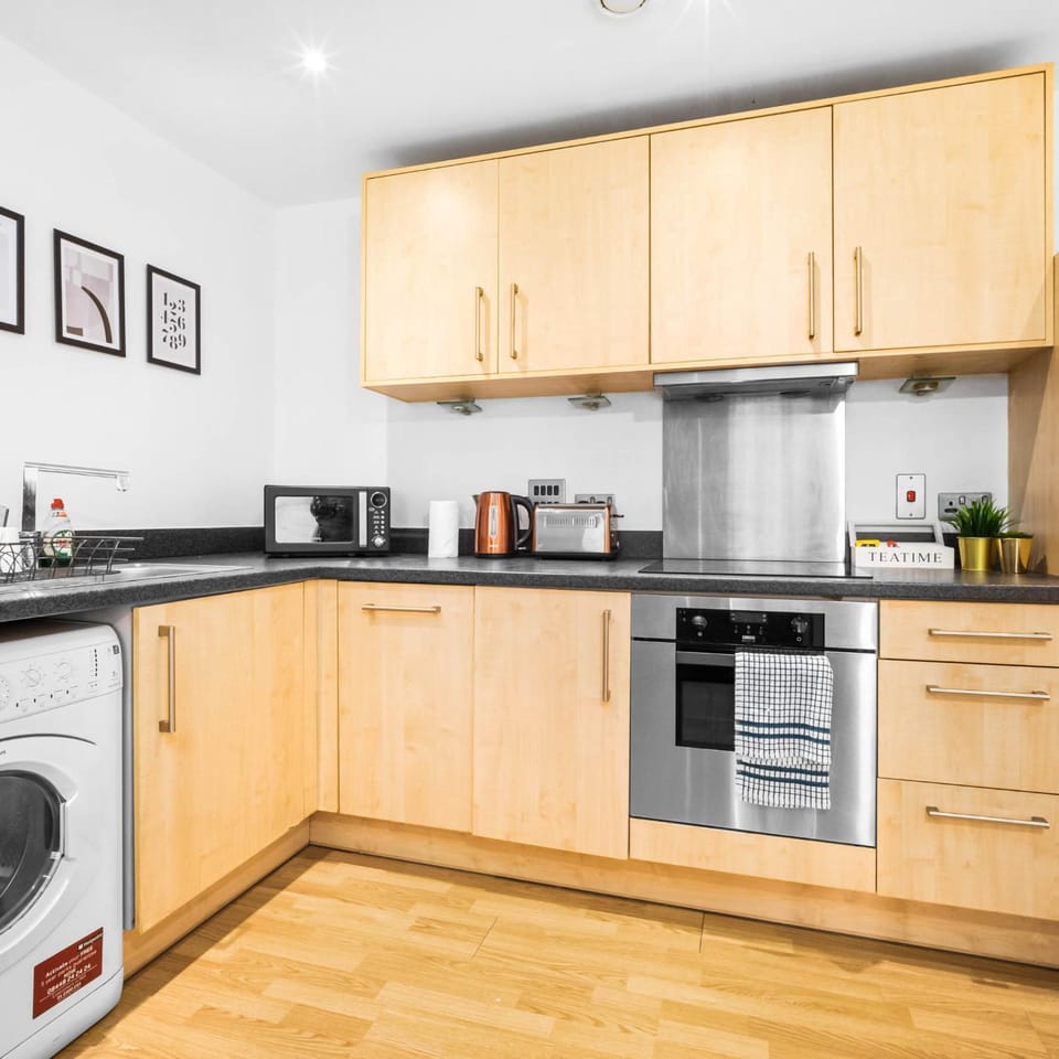 Kitchen or kitchenette, oven