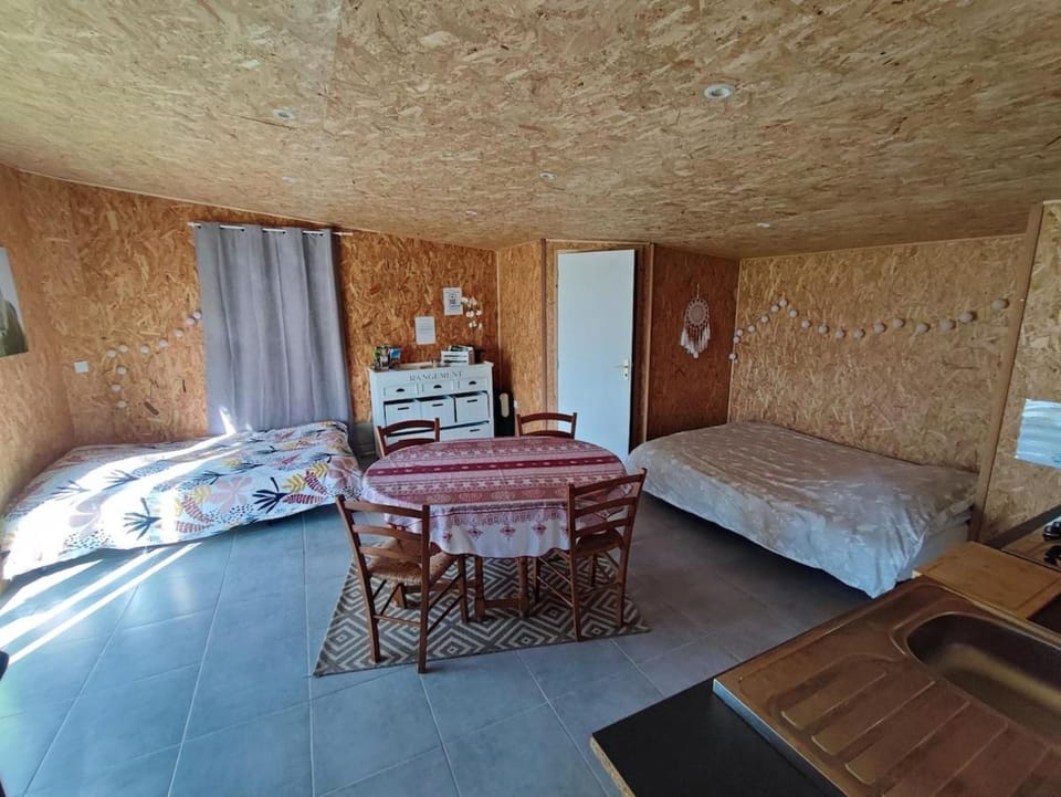 Studio des Mèzerets Apartment in Normandy