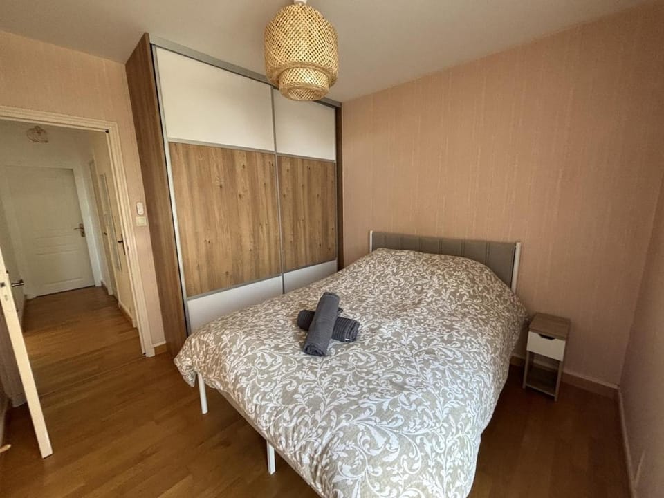 La Verrière - Appartement proche centre SB Apartment in Brittany
