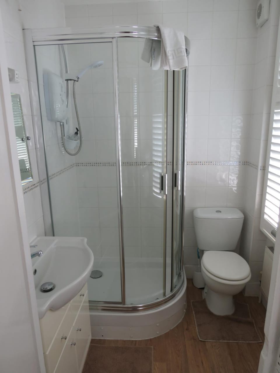Shower, Toilet