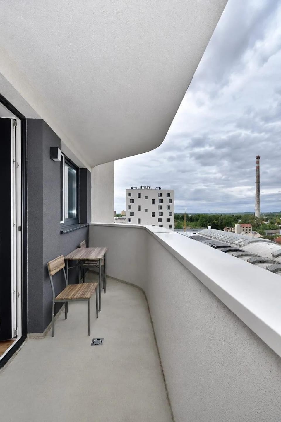 Spacious 3-room apartment with a balcony, 5 minutes to the center Apartment in Bratislava