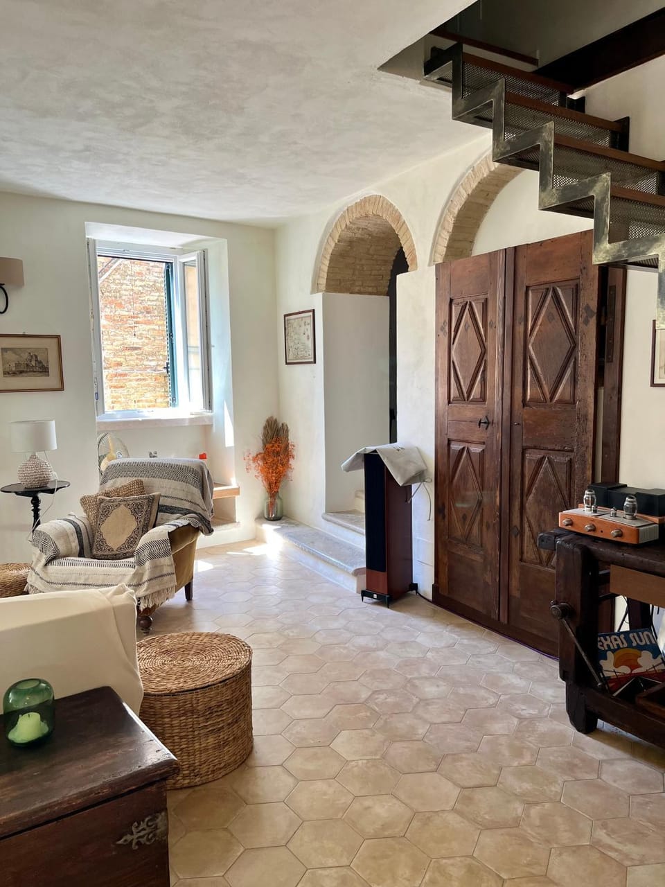 Living room, Seating area