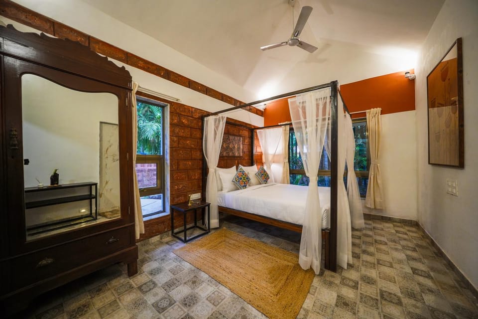 Bed, Photo of the whole room, Decorative detail, Bedroom, Garden view, pet friendly, wardrobe, air conditioner