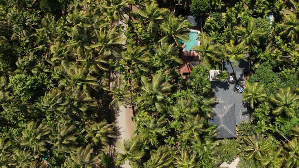 Property building, Bird's eye view, Swimming pool, Location