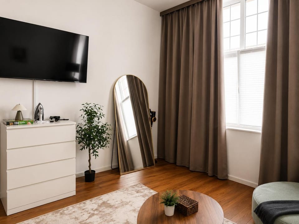 TV and multimedia, Living room, Seating area, Evening entertainment