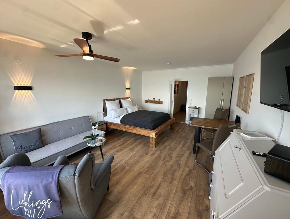Bed, Living room, Bedroom
