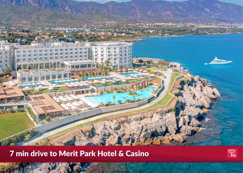 Nearby landmark, Day, Natural landscape, Bird's eye view, Beach, City view, Lake view, Mountain view, Pool view, Sea view, Swimming pool