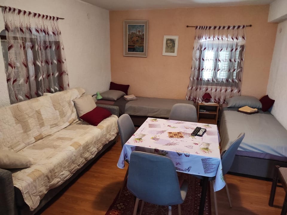 Living room, Seating area, Dining area