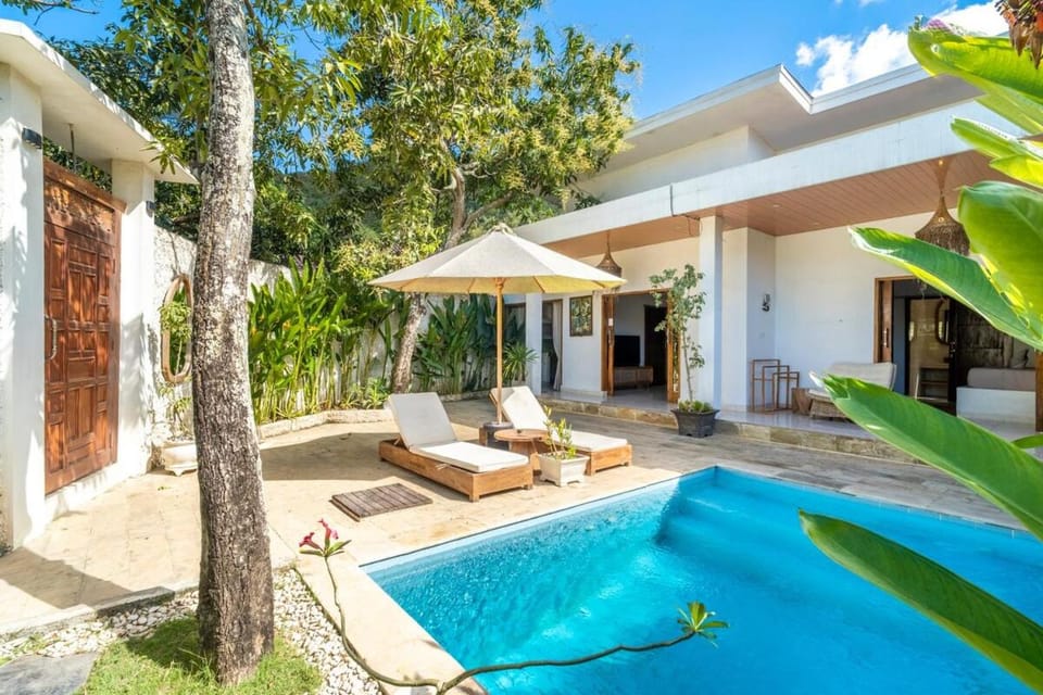 Villa Mango, with garden and pool next to the MotoGP circuit House in Pujut