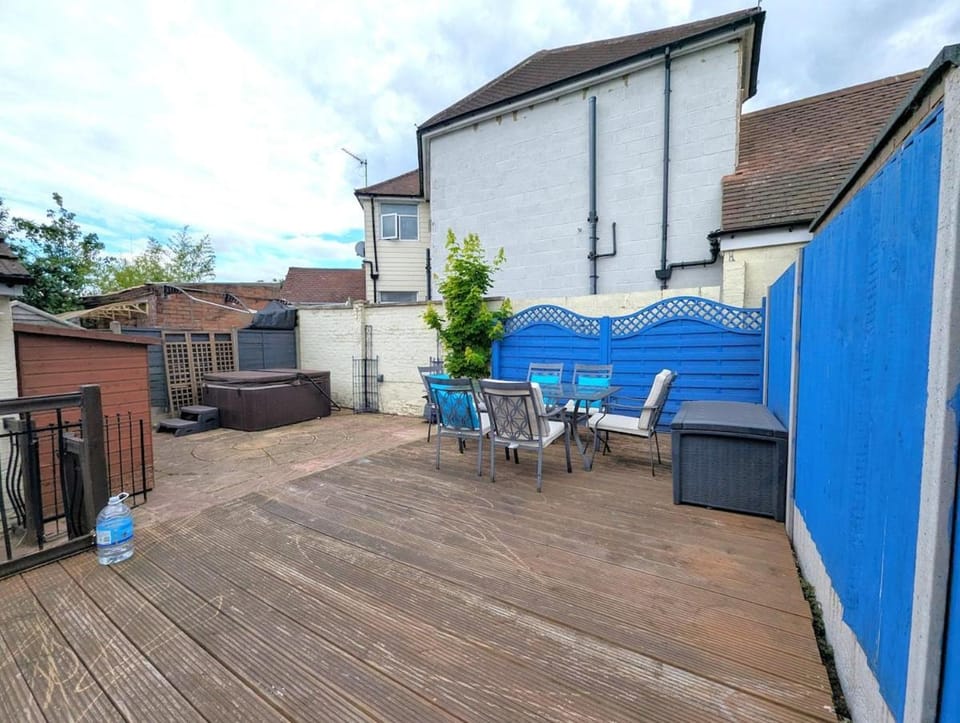 Stylish 5bed detached, Comfort for Crews & Clans House in Bedford