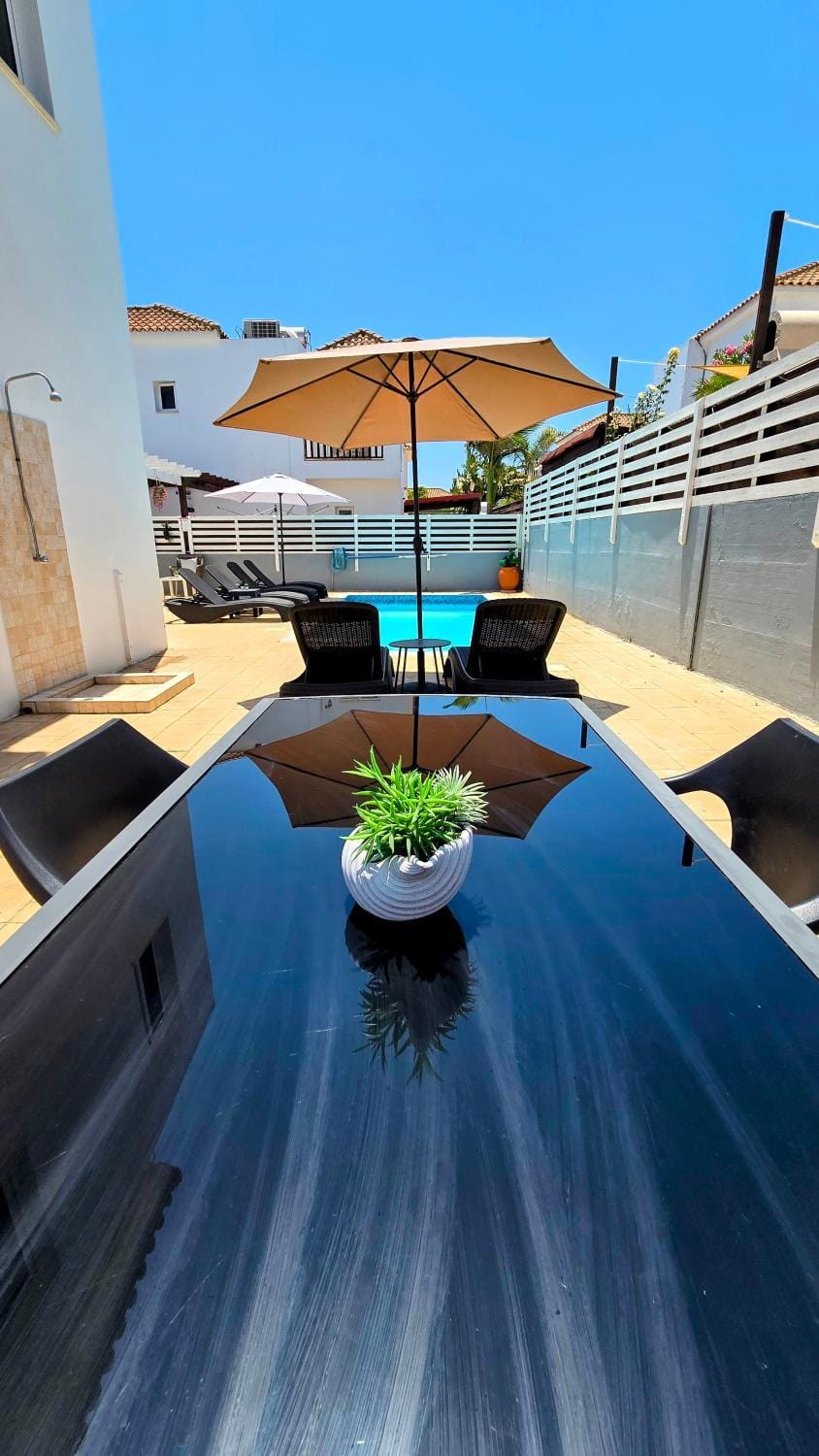 Day, Balcony/Terrace, Dining area, Swimming pool, sunbed