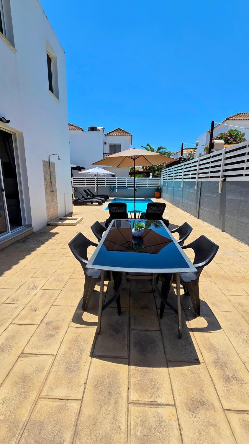 Patio, Day, Balcony/Terrace, Pool view, Swimming pool, sunbed