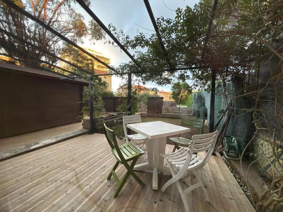 Cannes Apartment with Private Garden Courtyard, Quiet, Central & Near Beaches Apartment in Cannes