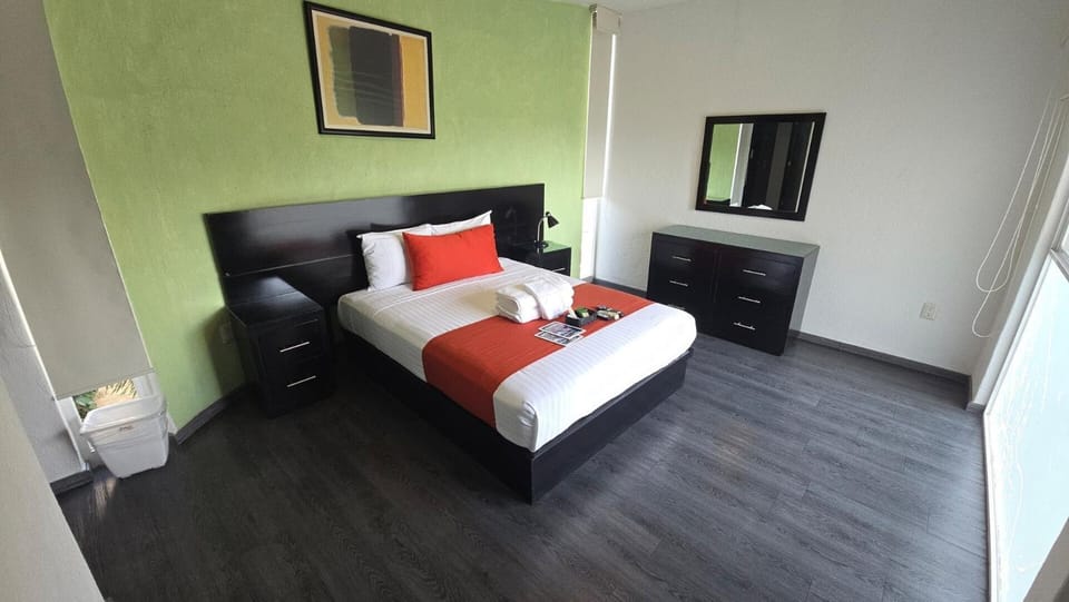 Apartment with Pool - Gym & A/C Suite Hotel in Santiago de Queretaro