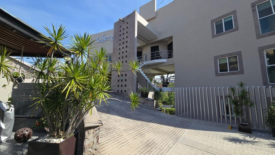 Apartment with Pool - Gym & A/C Suite Hotel in Santiago de Queretaro