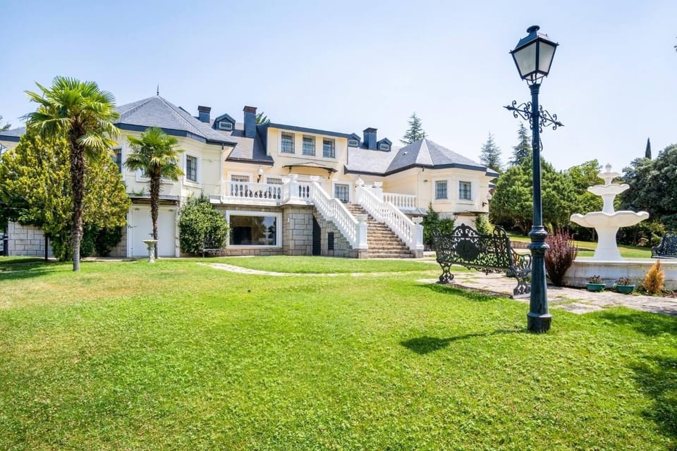 Luxury Villa 6 Bed Pool Events House in Sierra Norte