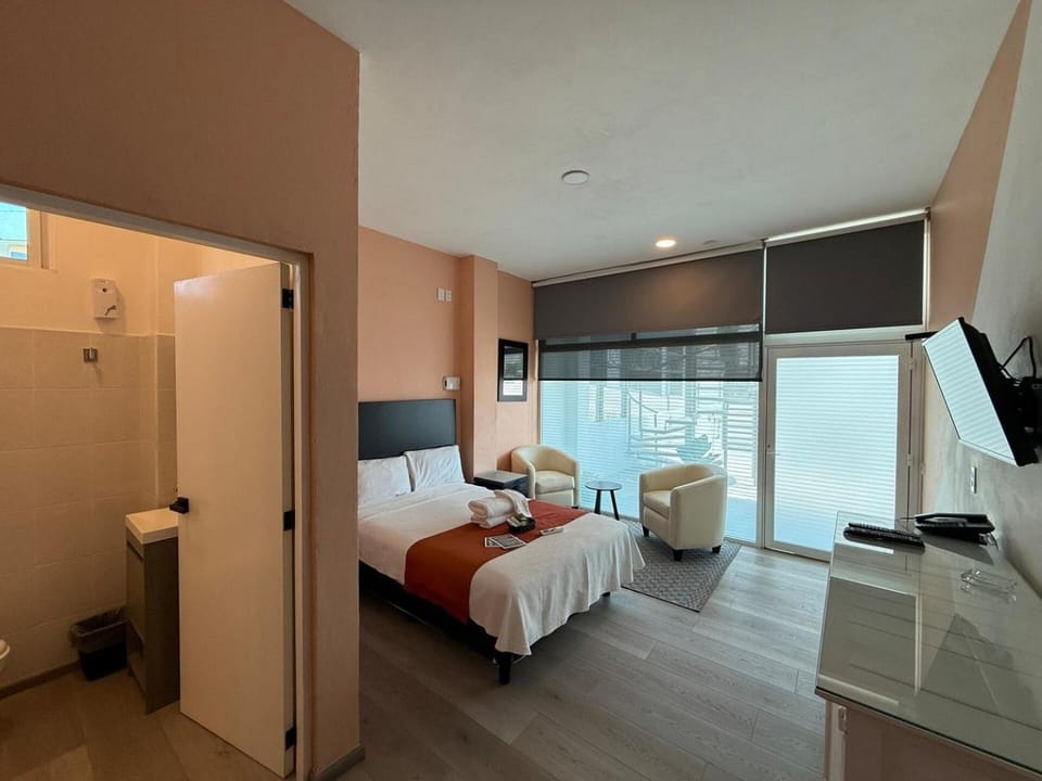 Suite Room with Pool & Gym Hotel in Santiago de Queretaro