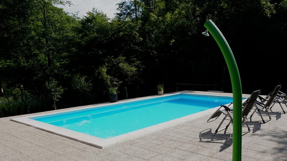 Swimming pool, sunbed