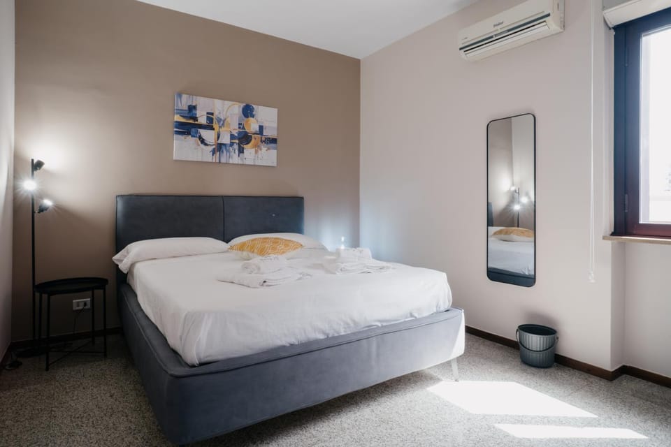 Bedroom, air conditioner
