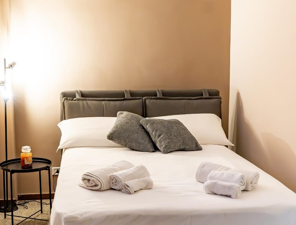 Bed, TV and multimedia, Photo of the whole room, Bedroom, wardrobe, air conditioner