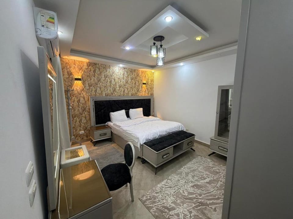 Bed, TV and multimedia, Photo of the whole room, Bedroom, wardrobe