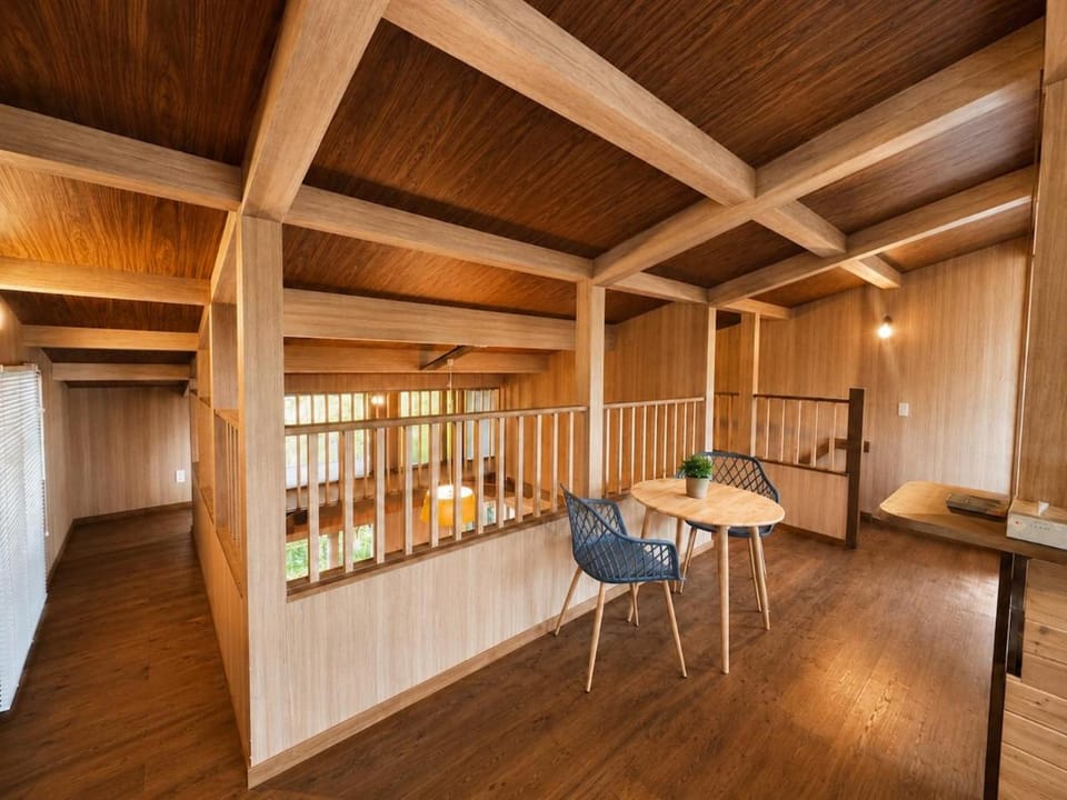 緑と静けさに包まれた一軒家 美ら海水族館とジャングリア近く 吹き抜け BBQ可 光明屋明の部屋 Akari no Heya House in Okinawa Prefecture