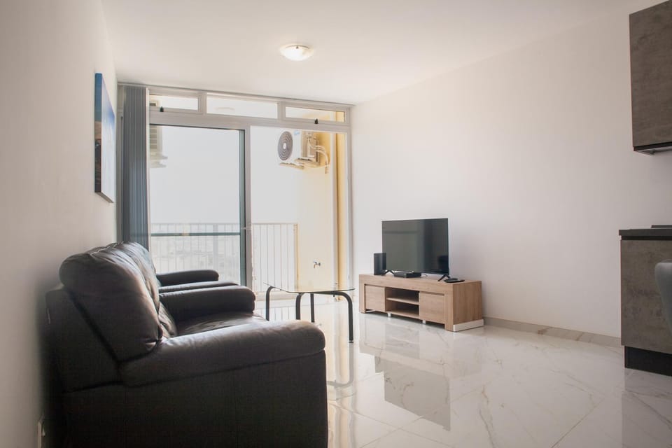 Communal lounge/ TV room, TV and multimedia, Living room, Seating area, Evening entertainment