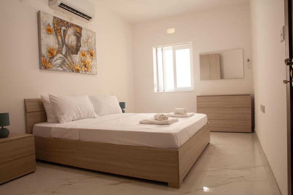 Bed, Photo of the whole room, Bedroom, towels, wardrobe, air conditioner