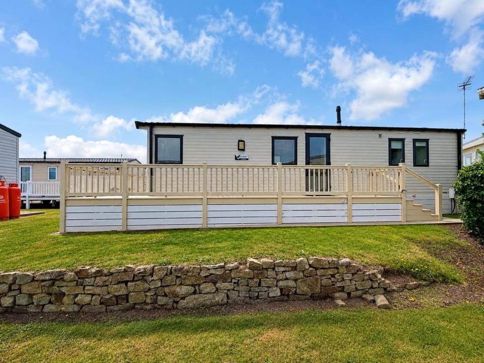 Lovely caravan by the beach in Pakefield, Suffolk ref 68011CR House in Lowestoft