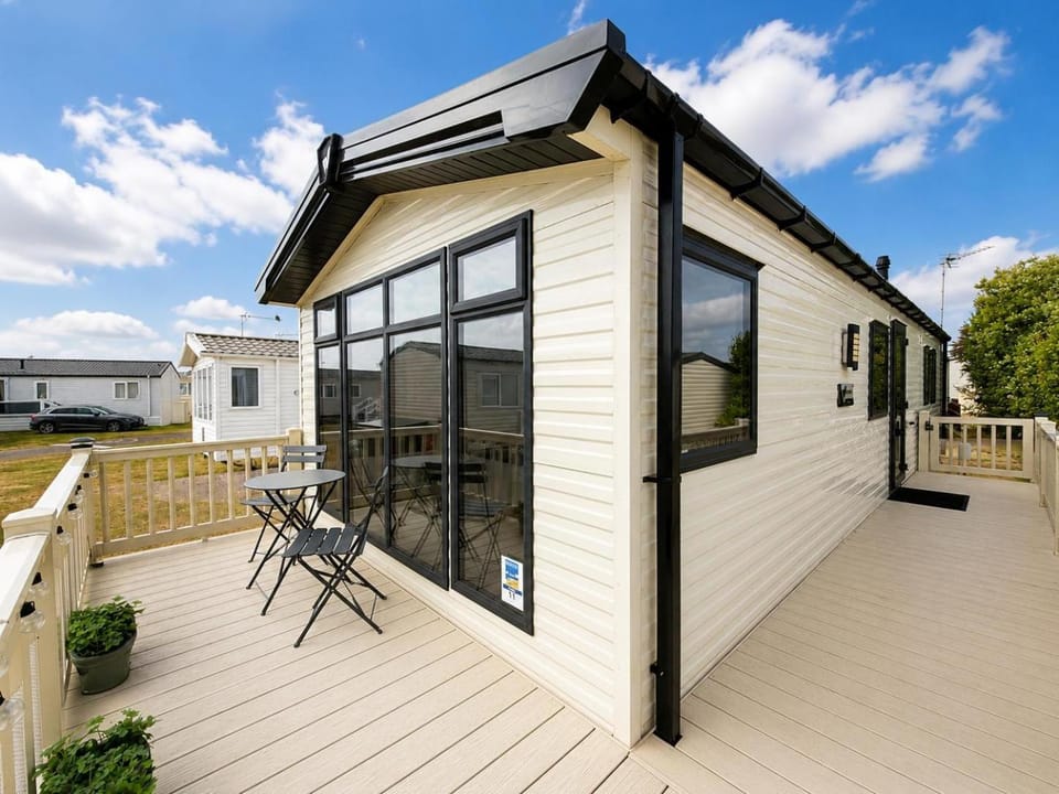 Lovely caravan by the beach in Pakefield, Suffolk ref 68011CR House in Lowestoft