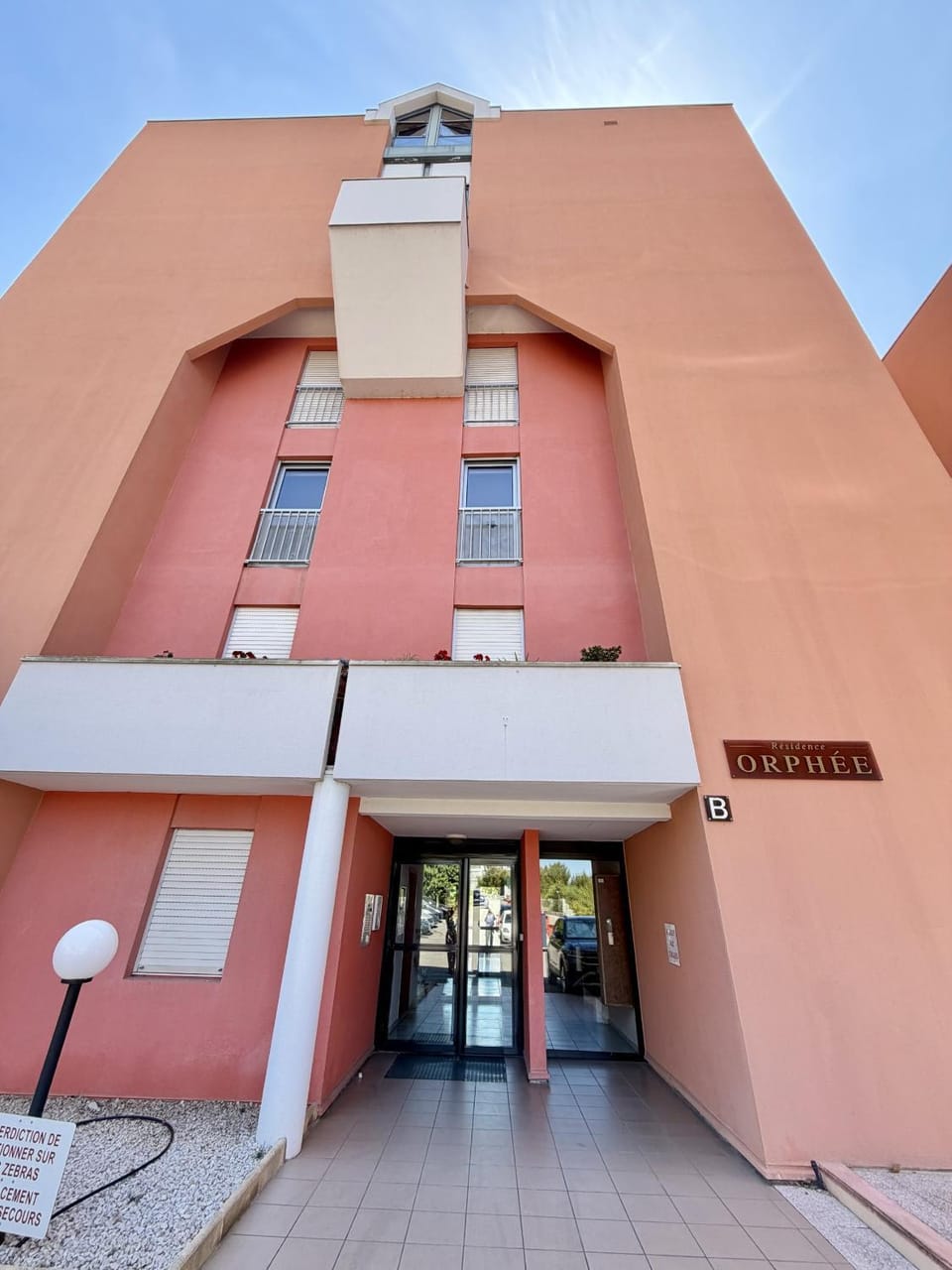Property building, Facade/entrance, Off site