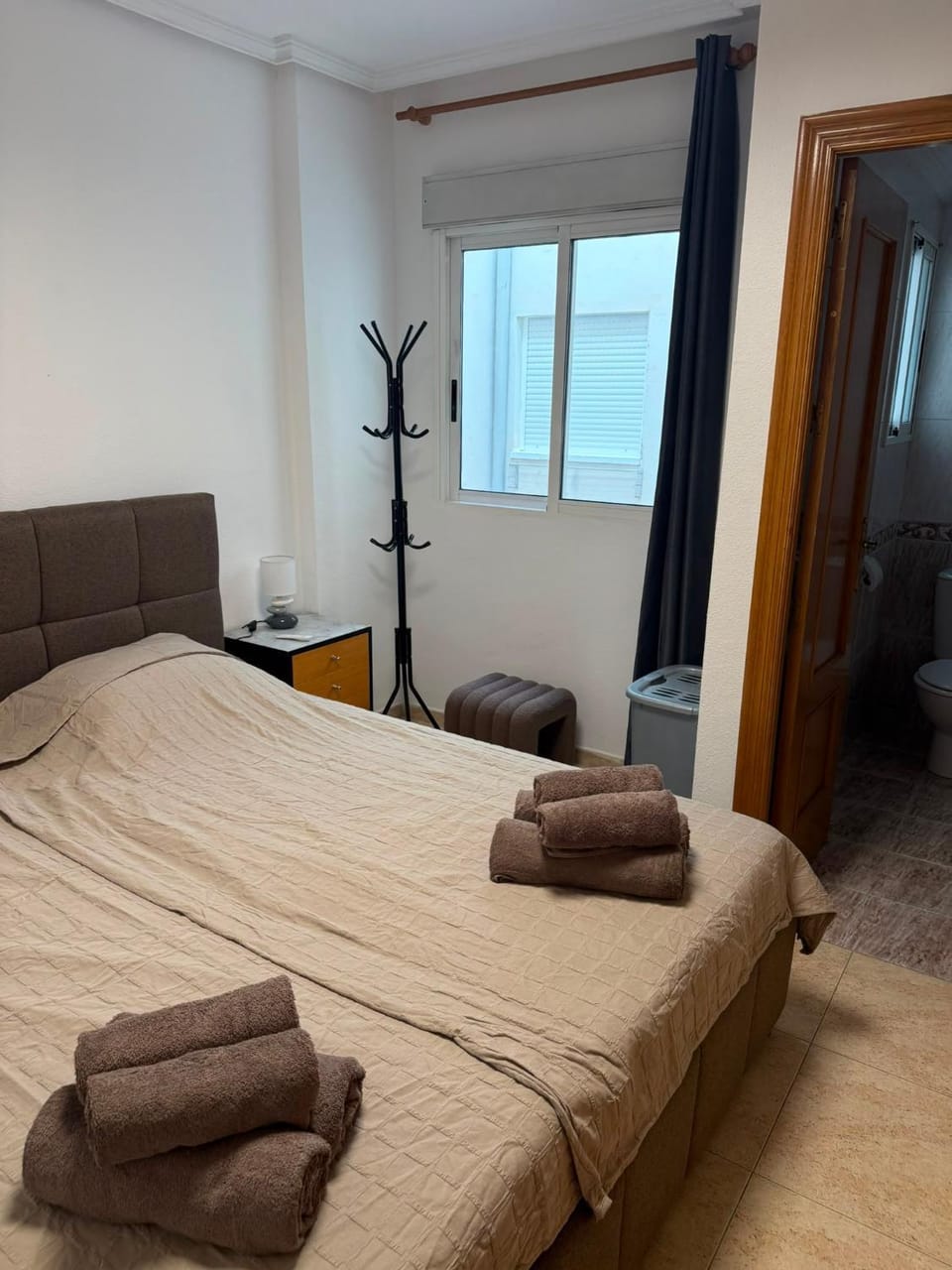 Bed, Photo of the whole room, Bedroom, towels