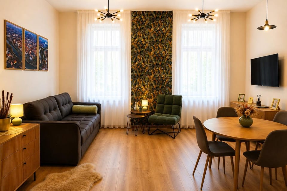 Communal lounge/ TV room, TV and multimedia, Living room, Seating area, Dining area
