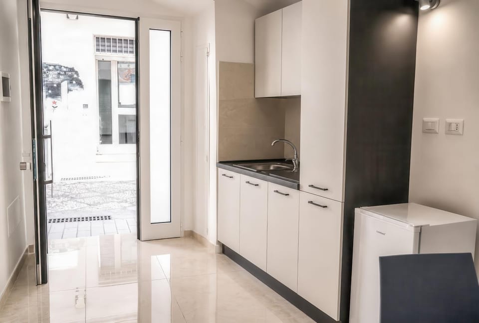 Facade/entrance, Kitchen or kitchenette