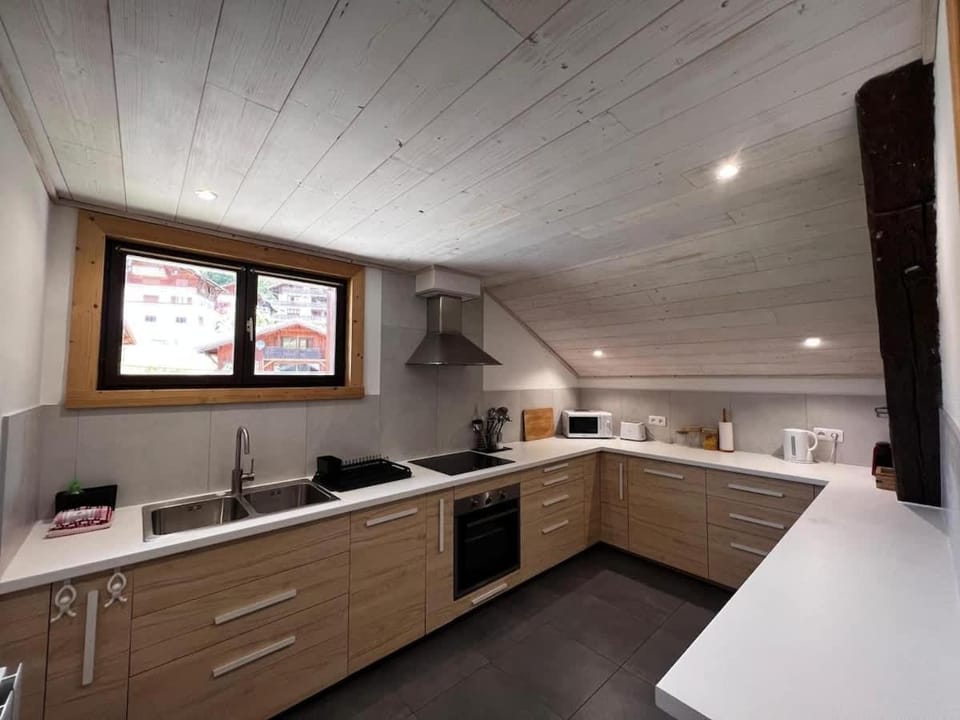 Walkable to Morzine On Bus Route Ski Apt Apartment in Montriond