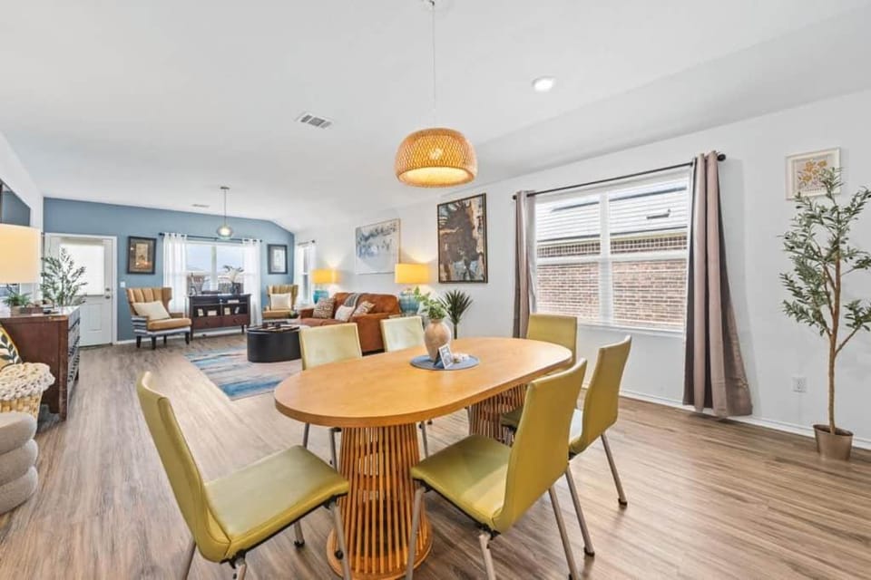 Stylish 4BR Retreat | EV Charger | San Marcos House in San Marcos