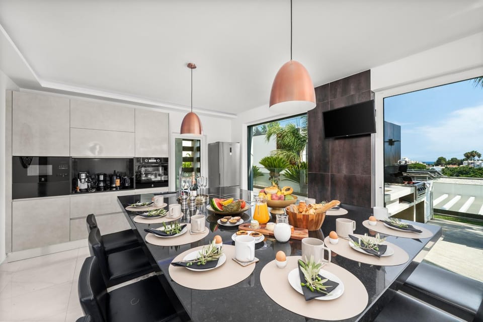 Property building, Kitchen or kitchenette, Living room