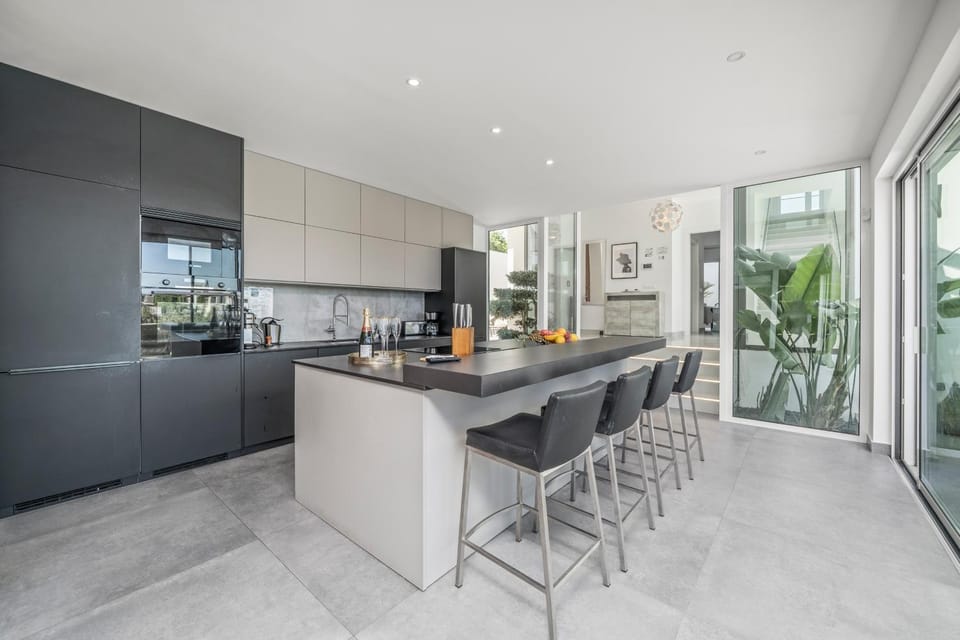 Property building, Kitchen or kitchenette, Living room