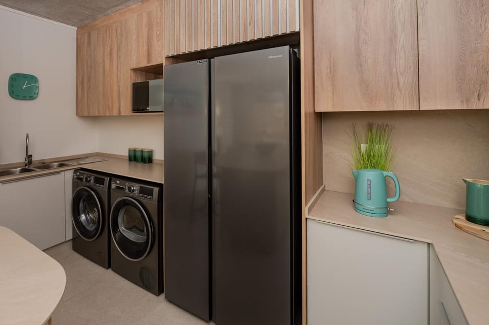 Coffee/tea facilities, dishwasher, microwave, washing machine, kitchen